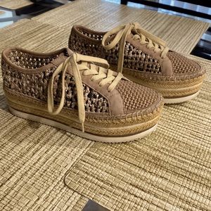 Vince Camuto Kemmiy in taupe snake